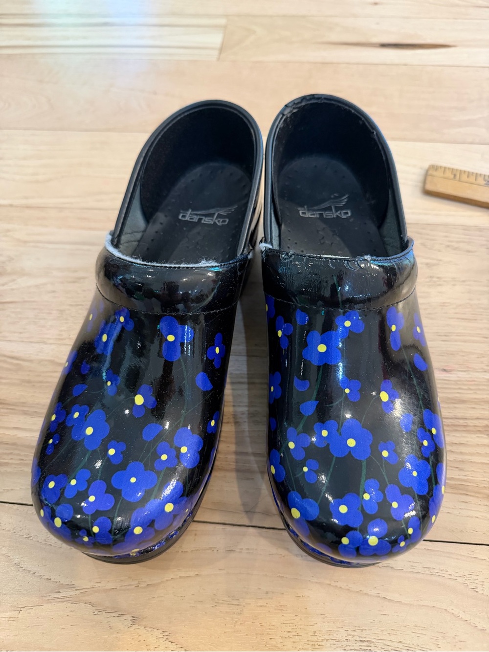 Dansko clogs size 38: 7.5